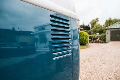 1966 Volkswagen TYPE 2 T1 SPLIT SCREEN CAMPER DEVON CARAVETTE