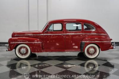 1948 Ford Deluxe Sedan