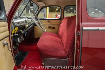 1948 Ford Deluxe Sedan