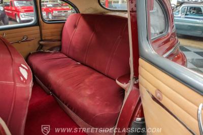 1948 Ford Deluxe Sedan