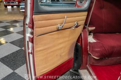 1948 Ford Deluxe Sedan