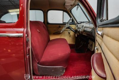 1948 Ford Deluxe Sedan