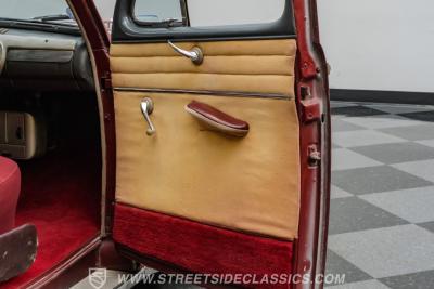 1948 Ford Deluxe Sedan
