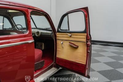 1948 Ford Deluxe Sedan