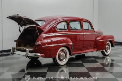 1948 Ford Deluxe Sedan