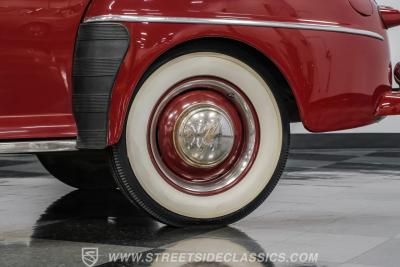 1948 Ford Deluxe Sedan