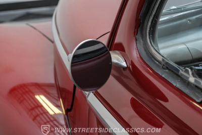 1948 Ford Deluxe Sedan