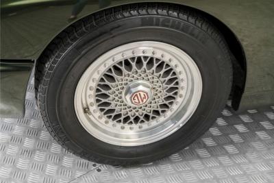 1995 MG RV8