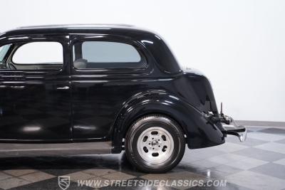 1936 Ford Tudor Humpback
