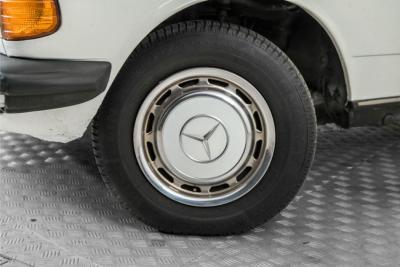 1980 Mercedes - Benz 300d w123