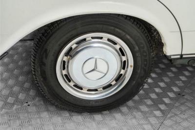 1980 Mercedes - Benz 300d w123