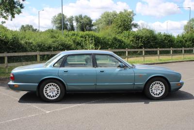 1999 Jaguar XJ8 AUTO