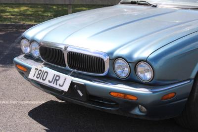 1999 Jaguar XJ8 AUTO