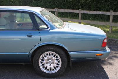 1999 Jaguar XJ8 AUTO