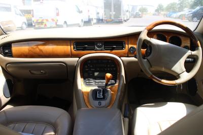 1999 Jaguar XJ8 AUTO