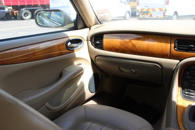 1999 Jaguar XJ8 AUTO