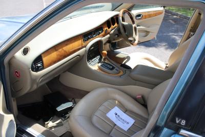 1999 Jaguar XJ8 AUTO