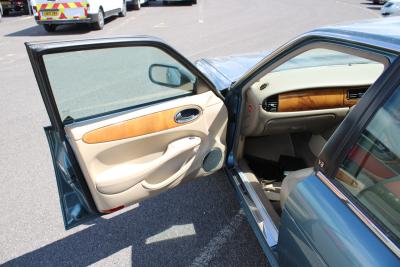 1999 Jaguar XJ8 AUTO