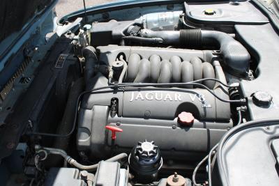 1999 Jaguar XJ8 AUTO