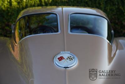 1963 Chevrolet C2 Sting Ray Coup&eacute; Split window