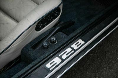 1989 Porsche 928 S4