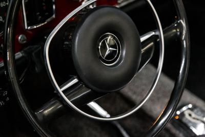 1970 Mercedes - Benz 280 SL Pagoda