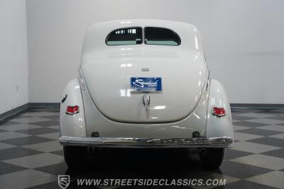1940 Ford 5-Window Coupe