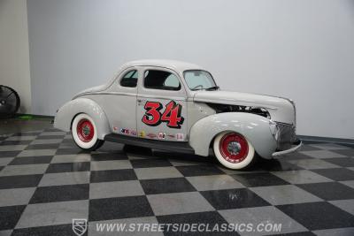 1940 Ford 5-Window Coupe