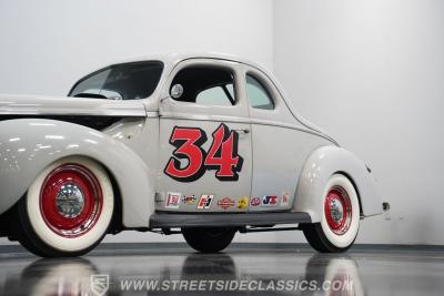 1940 Ford 5-Window Coupe