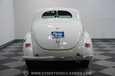 1940 Ford 5-Window Coupe