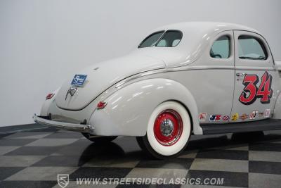 1940 Ford 5-Window Coupe