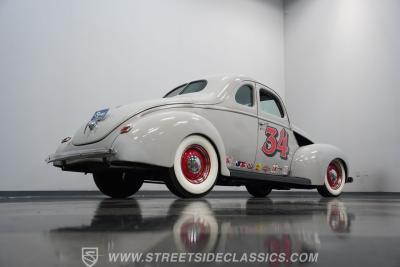 1940 Ford 5-Window Coupe