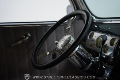 1940 Ford 5-Window Coupe