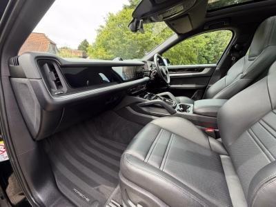2024 Porsche 3.0 V6 E-Hybrid 25.9kWh TiptronicS 4WD Euro 6 (s/s) 5dr