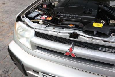 2003 Mitsubishi SHOGUN