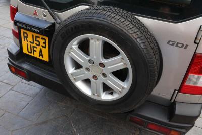 2003 Mitsubishi SHOGUN