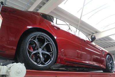 2017 Alfa Romeo Giulia 2.9 V6 Quadrifoglio Performance Edition &ldquo;Manual and Carbon Seats by Sparco&rdquo;
