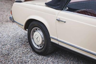 1968 Mercedes - Benz 280SL Pagoda