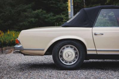 1968 Mercedes - Benz 280SL Pagoda