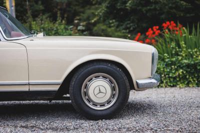 1968 Mercedes - Benz 280SL Pagoda