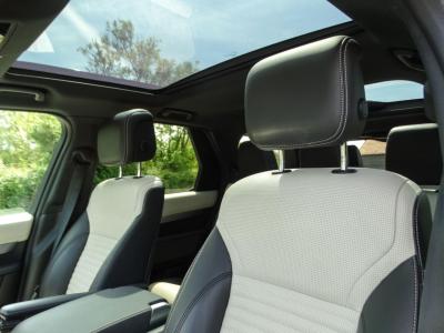 2023 Land Rover 3.0 D300 MHEV R-Dynamic SE Auto 4WD Euro 6 (s/s) 5dr
