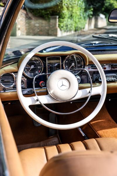 1966 Mercedes - Benz 230 SL Pagoda