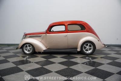 1937 Ford Tudor Slantback
