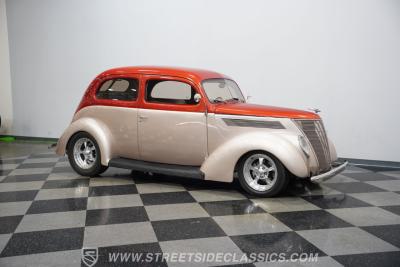 1937 Ford Tudor Slantback