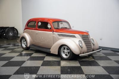 1937 Ford Tudor Slantback