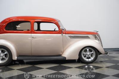 1937 Ford Tudor Slantback