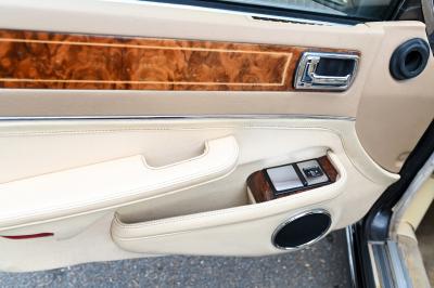 1990 Daimler XJ40 by Lynx (4 litre)