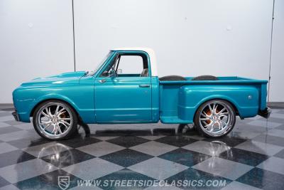 1967 GMC C10 Stepside Restomod