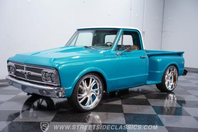 1967 GMC C10 Stepside Restomod