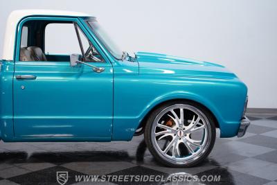 1967 GMC C10 Stepside Restomod
